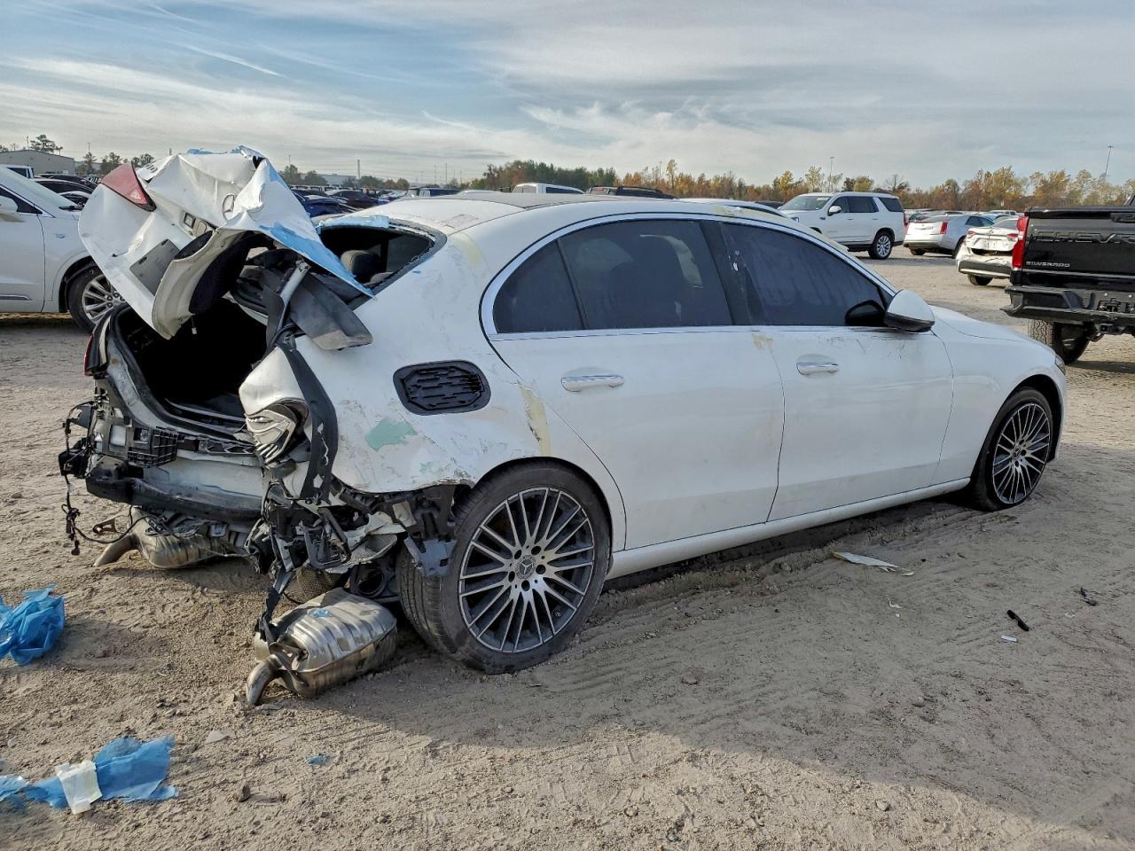 2024 Mercedes-Benz C 300 - Фото 3