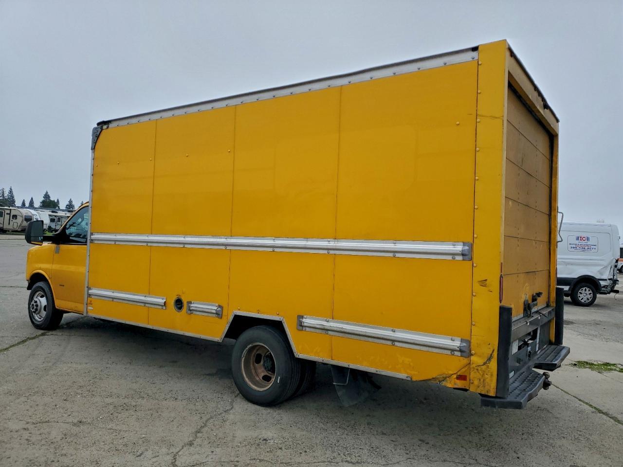 2021 GMC Savana Cutaway G3500 - Image 2