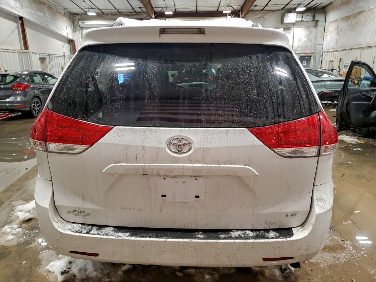 2011 Toyota Sienna Le - Image 6