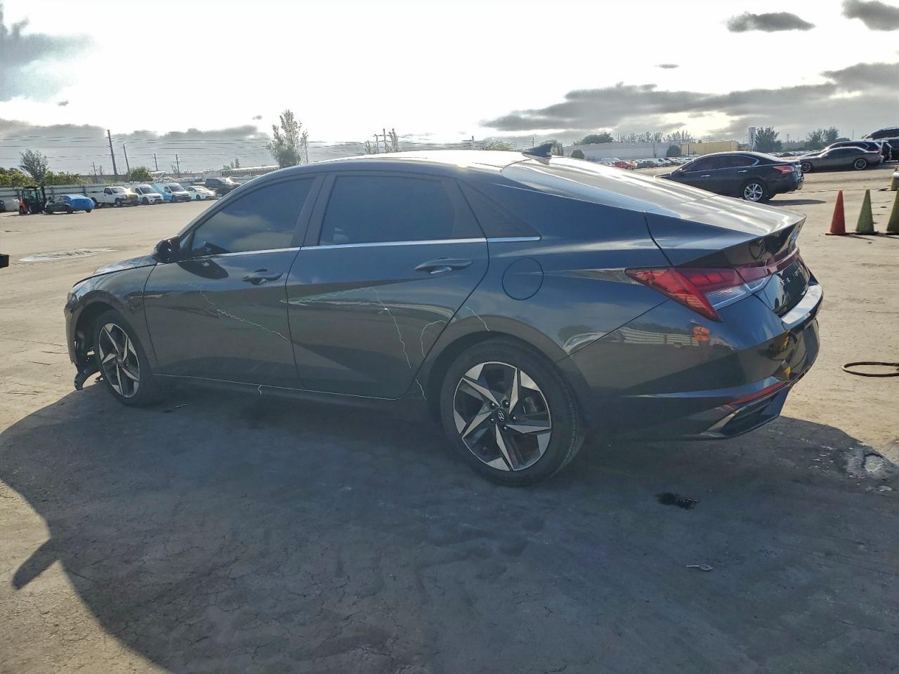 2021 Hyundai Elantra - Image 2
