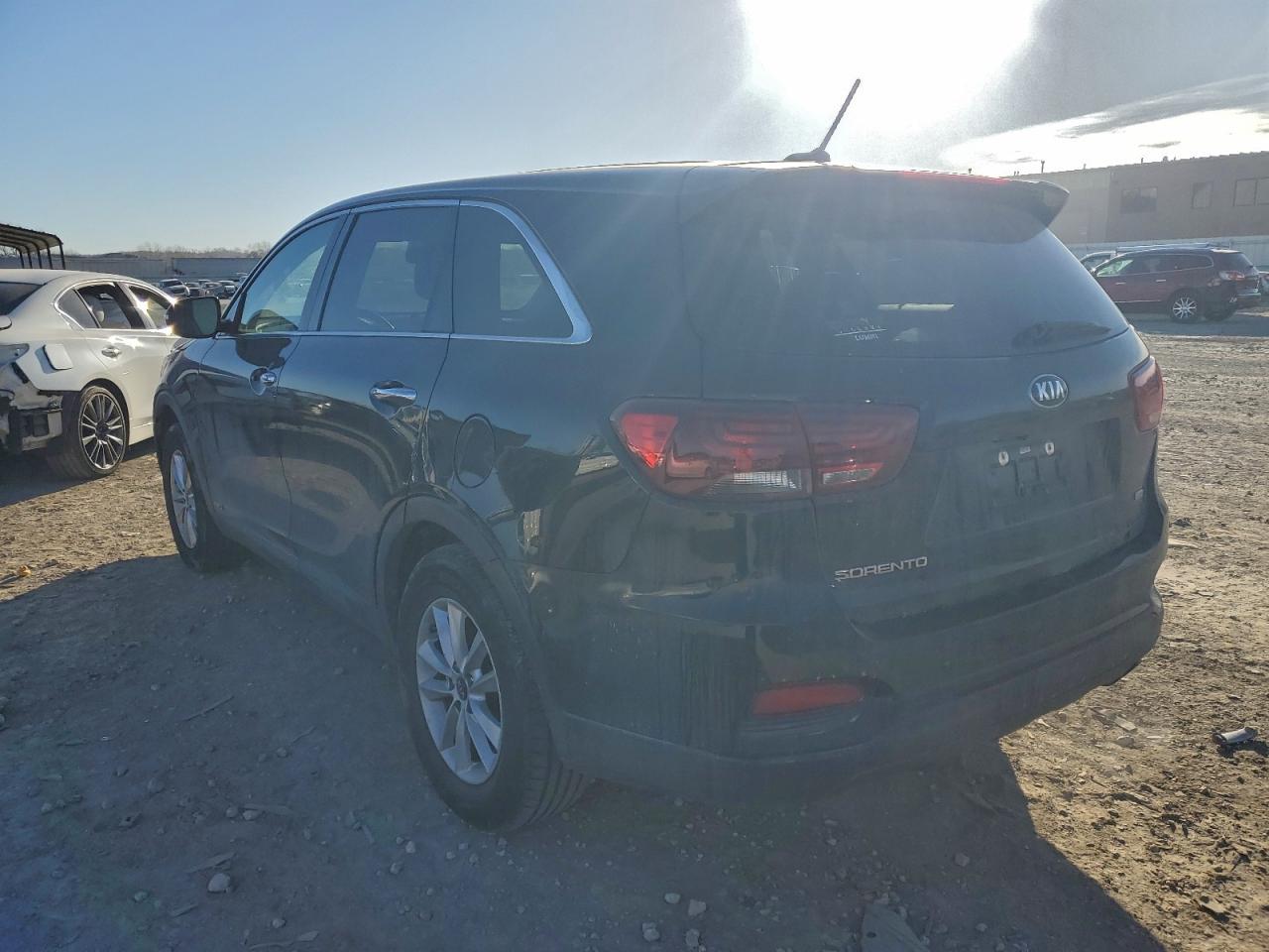 2019 Kia Sorento Lx - Image 2