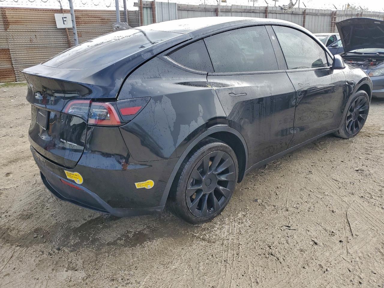 2023 Tesla Model Y - Фото 3
