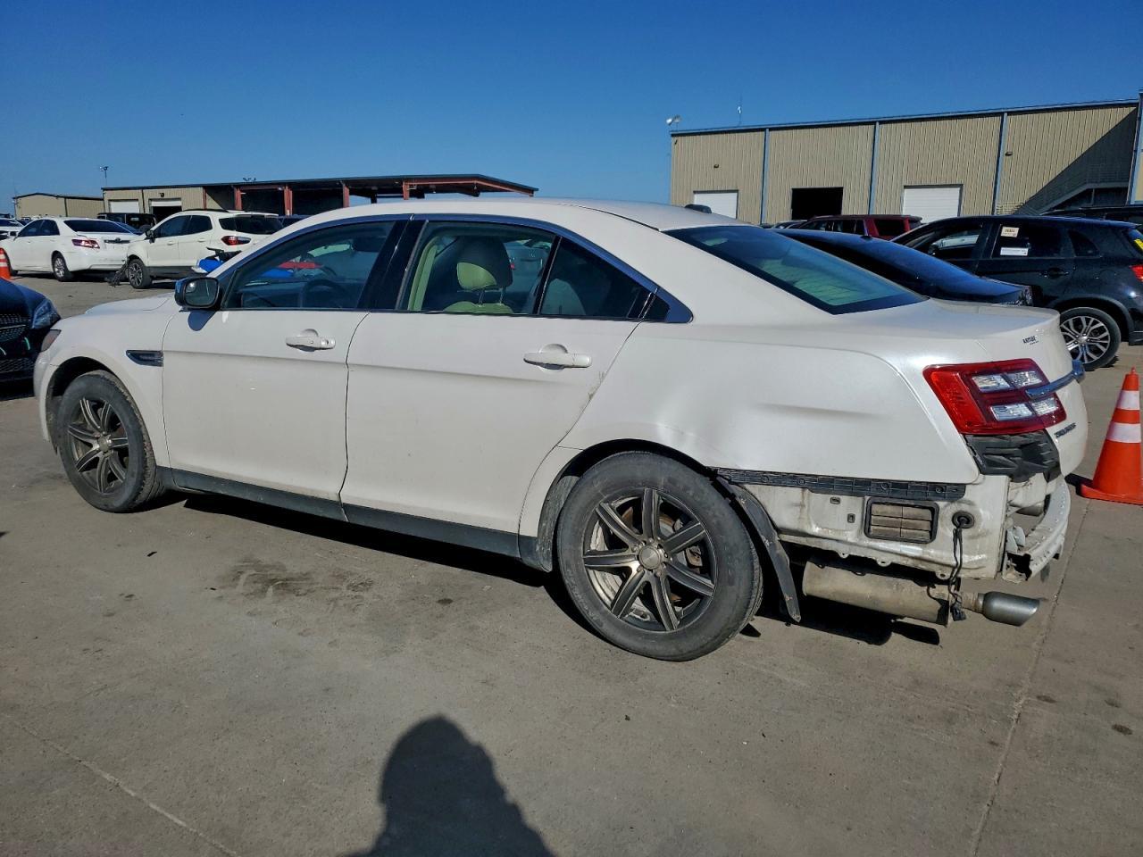2014 Ford Taurus Limited - Image 2