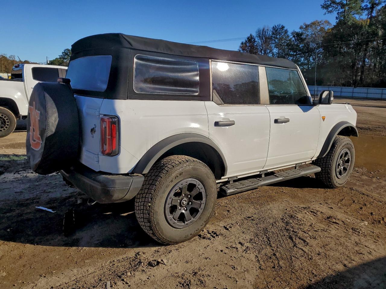 2021 Ford Bronco Base - Фото 3