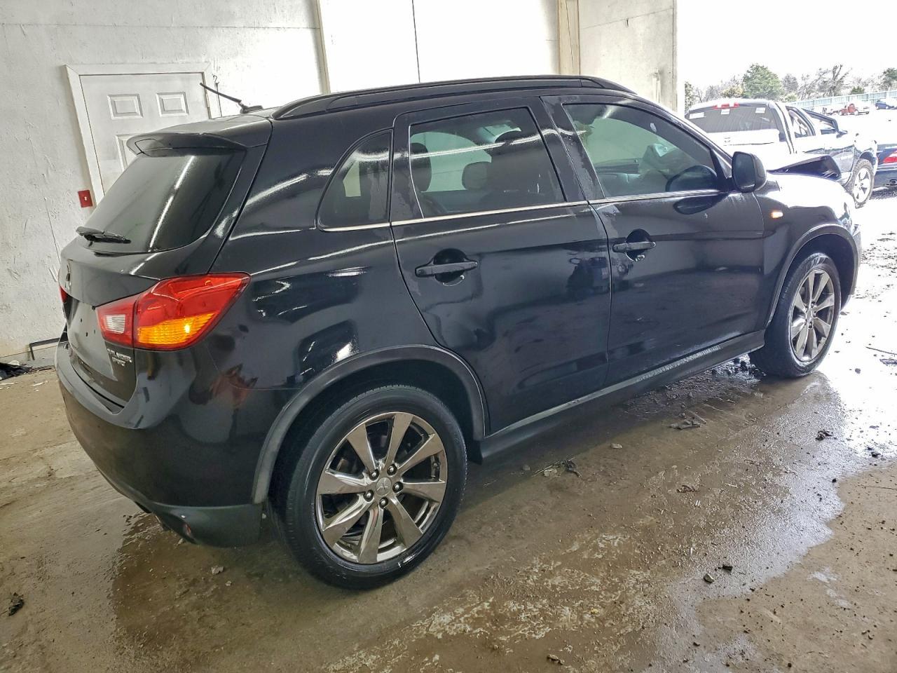 2013 Mitsubishi Outlander Sport Le - Фото 3