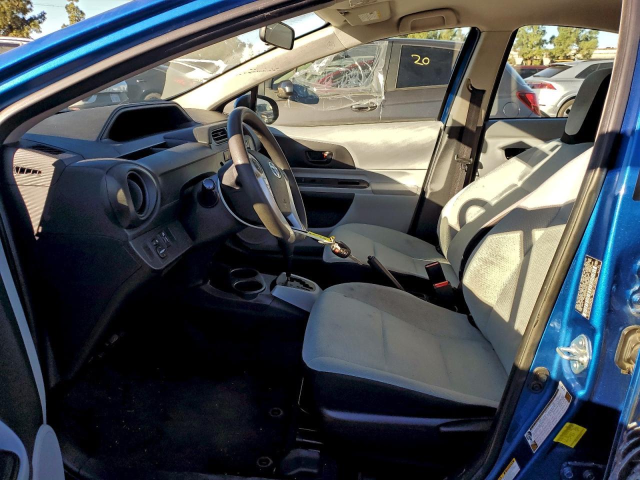 2014 Toyota Prius C - Фото 7