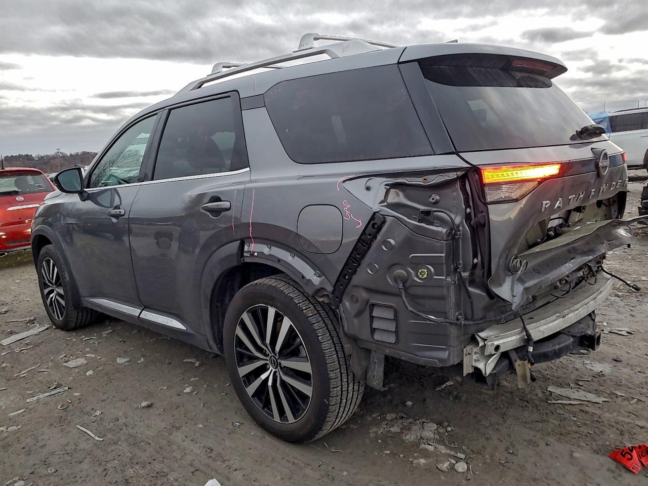 2023 Nissan Pathfinder Platinum - Фото 2