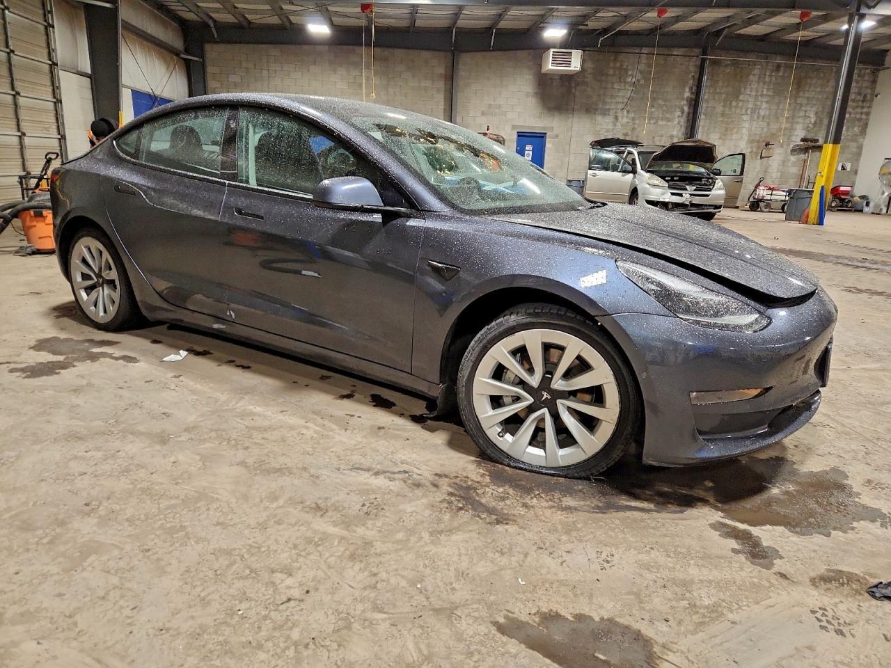 2022 Tesla Model 3 - Image 4