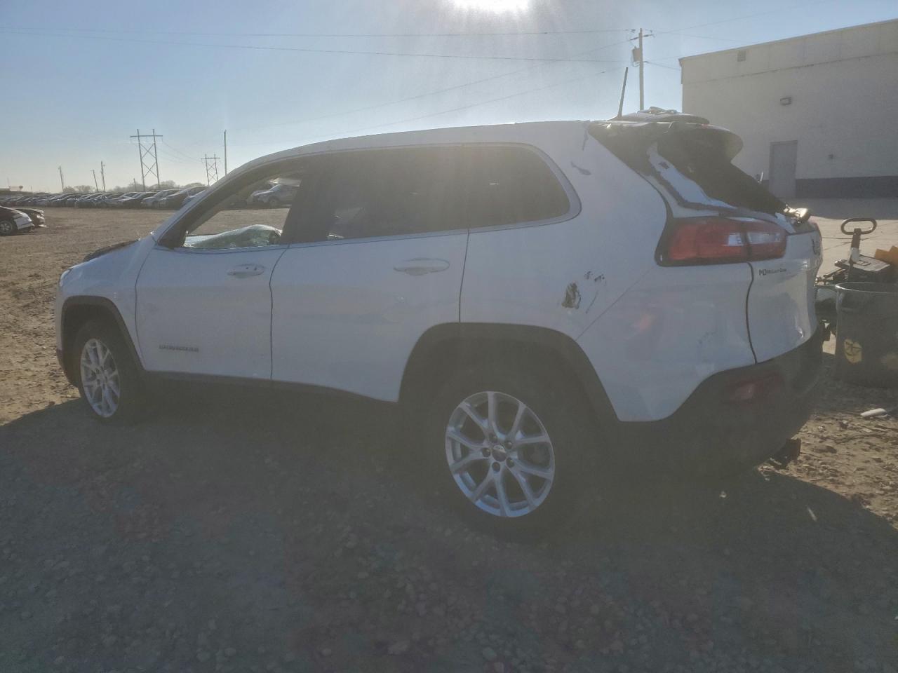 2018 Jeep Cherokee Latitude Plus - Image 2