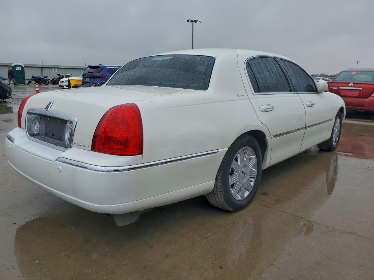 2004 Lincoln Town Car Ultimate - Фото 3