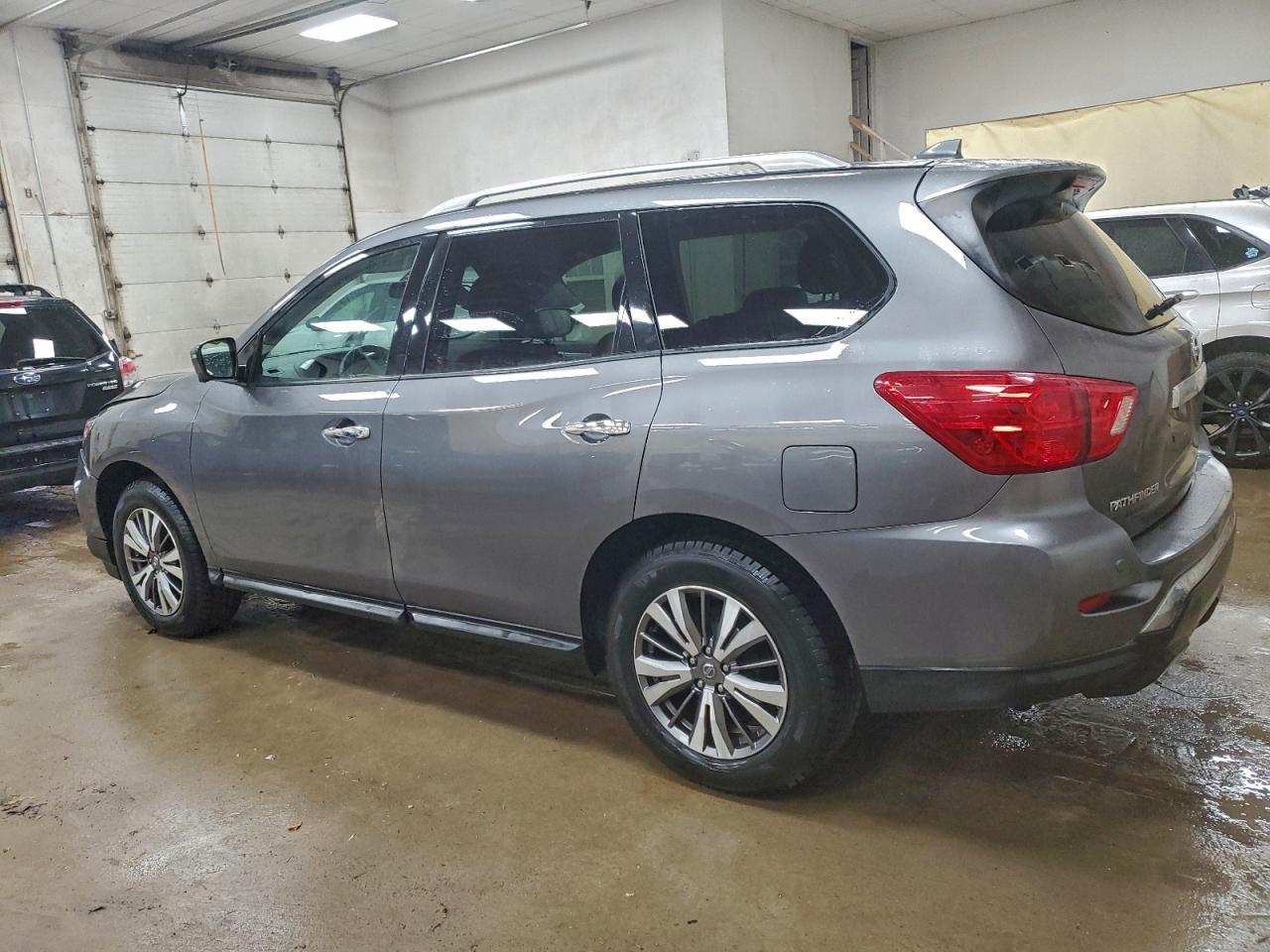 2019 Nissan Pathfinder S - Фото 2