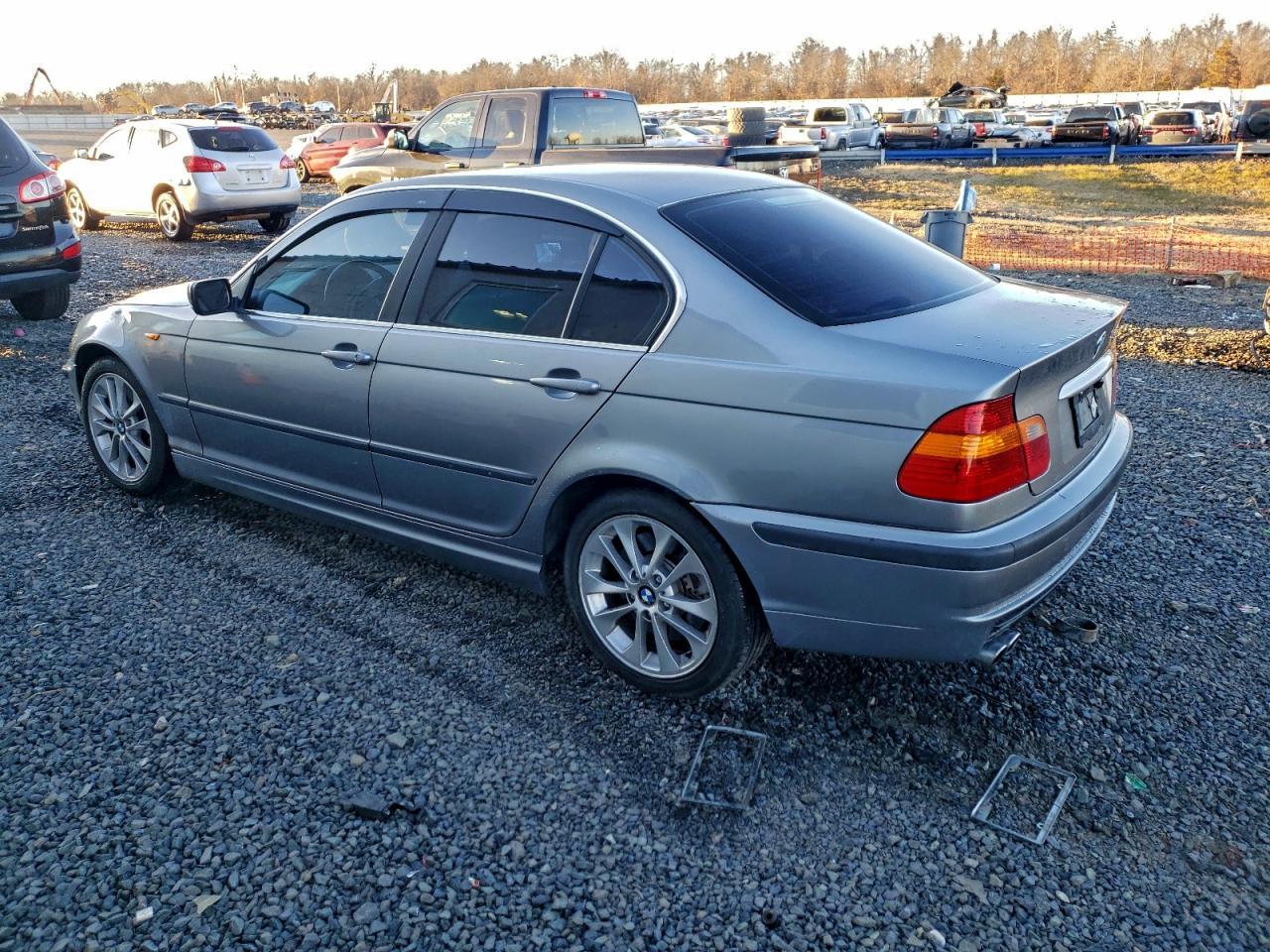 2003 BMW 330 Xi - Image 2