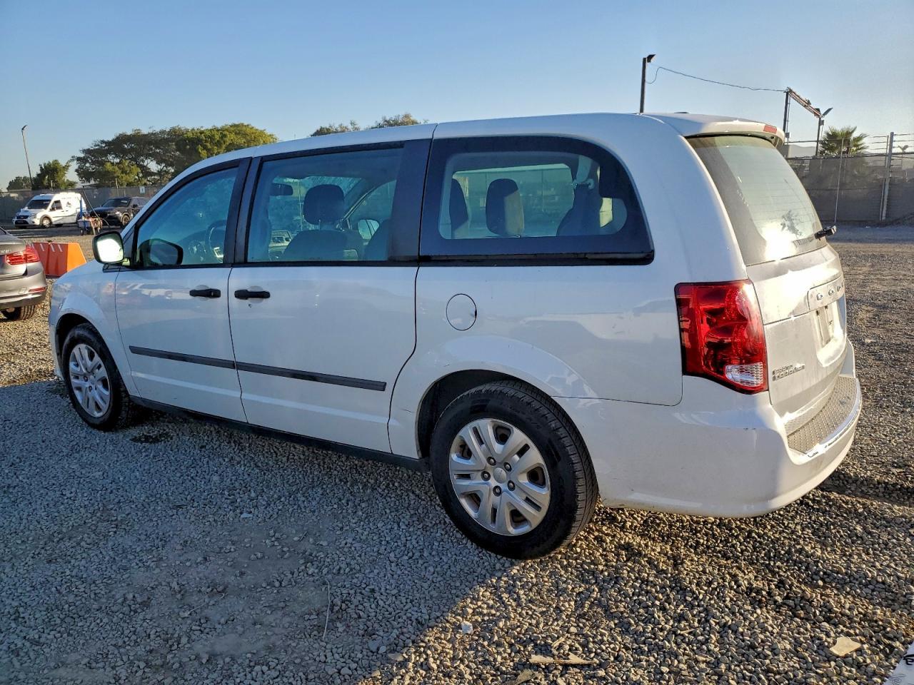 2014 Dodge Grand Caravan Se - Image 2