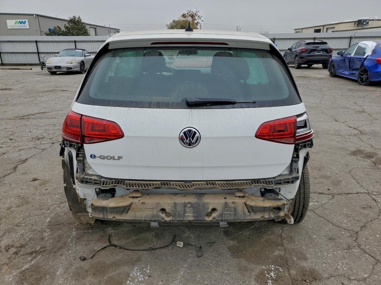 2016 Volkswagen E-Golf Se - Image 6
