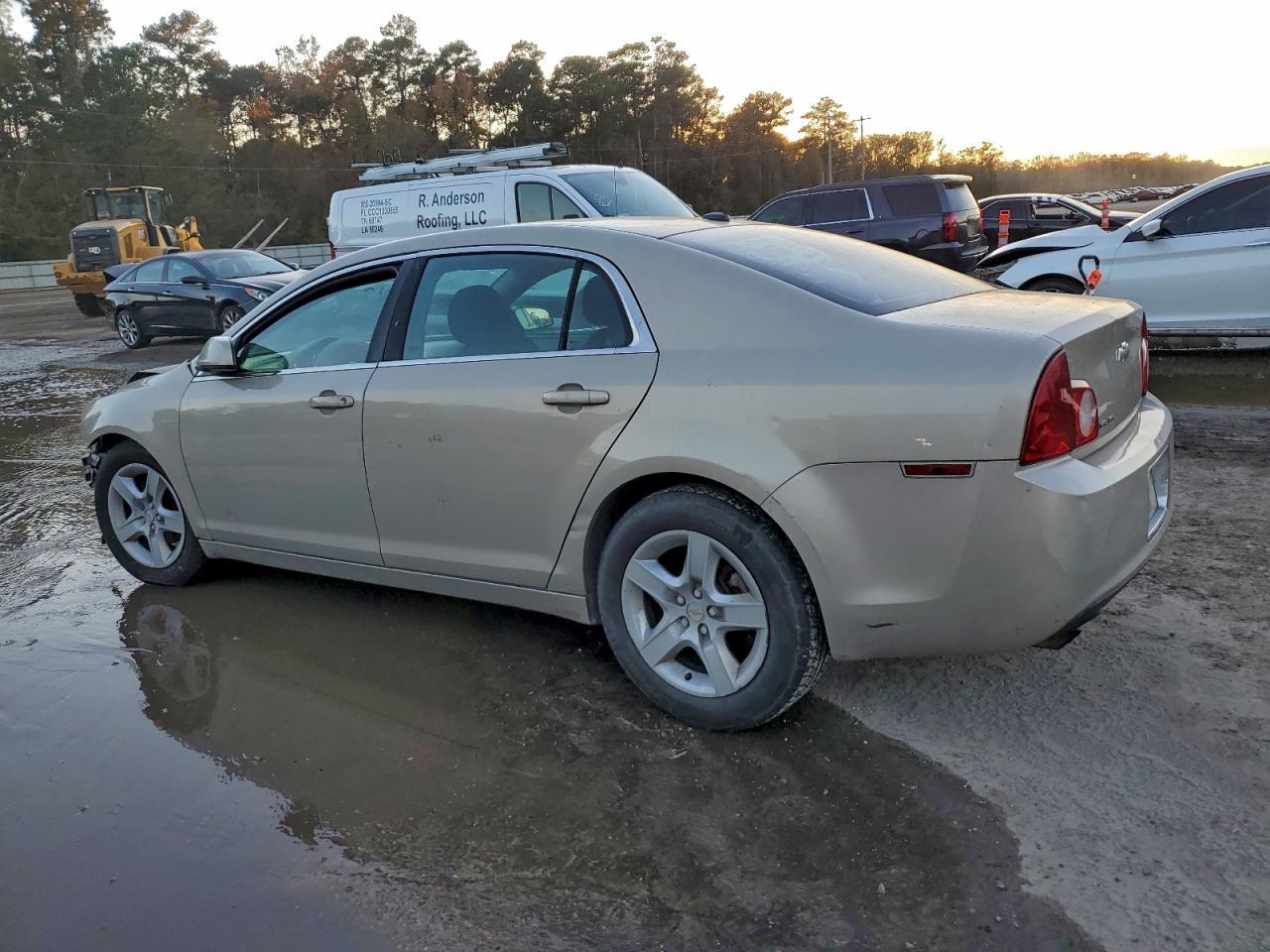 2010 Chevrolet Malibu Ls - Фото 2