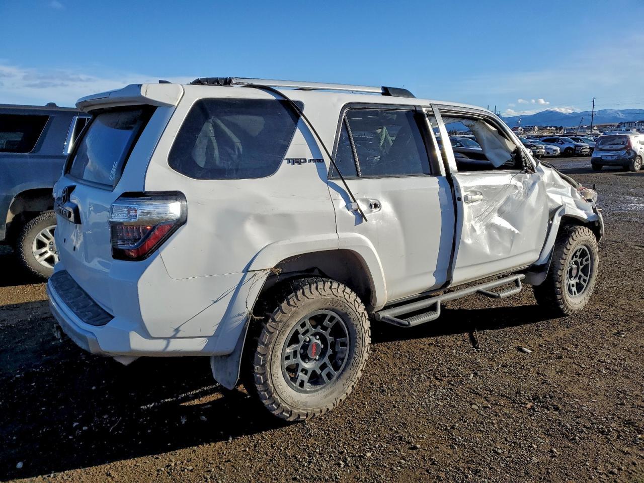 2016 Toyota 4Runner Trail - Image 3