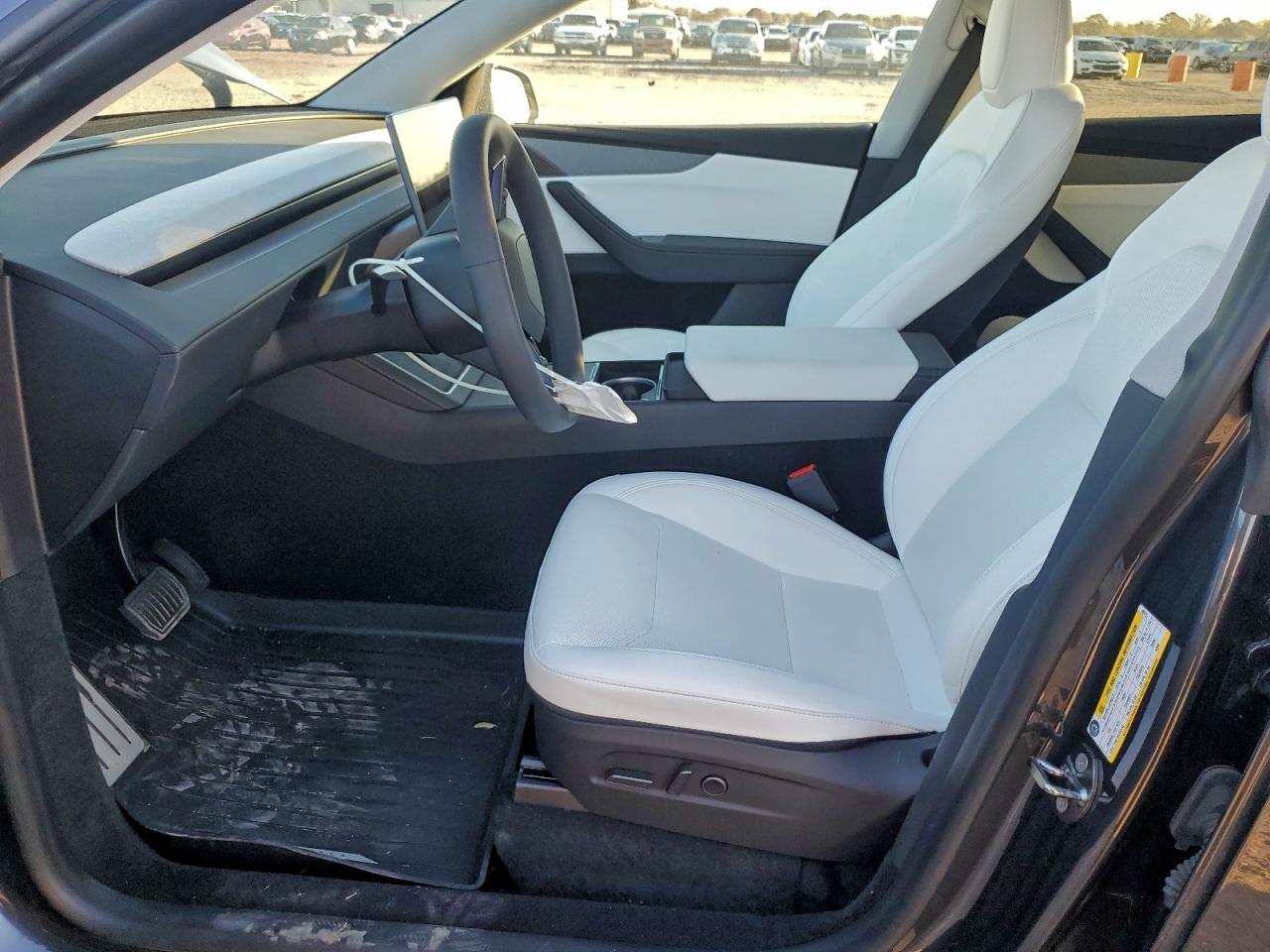 2026 Tesla Model Y - Image 7