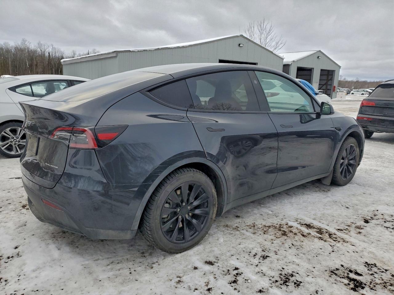 2024 Tesla Model Y - Фото 3