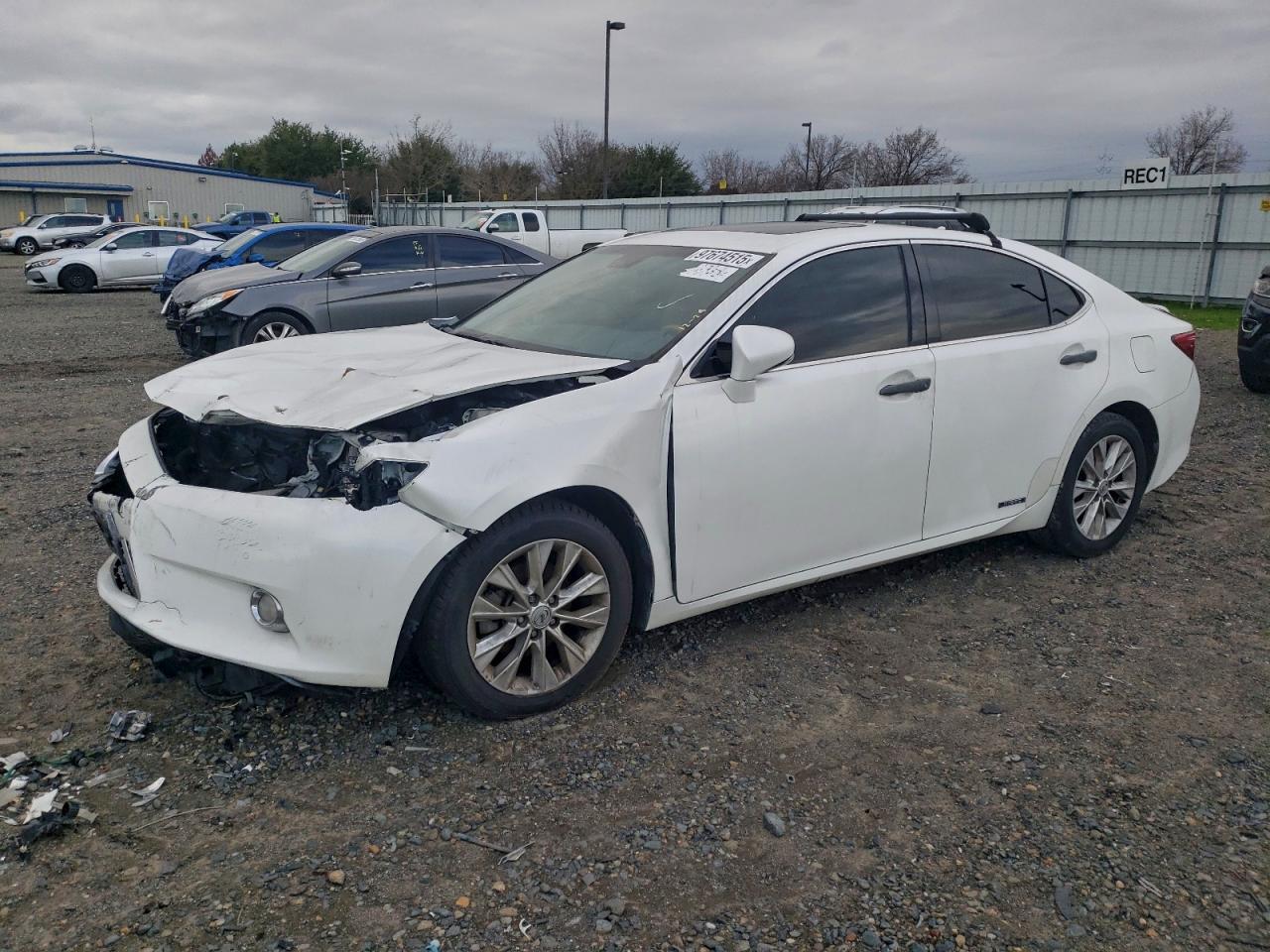 2014 Lexus Es 300H - Image 2