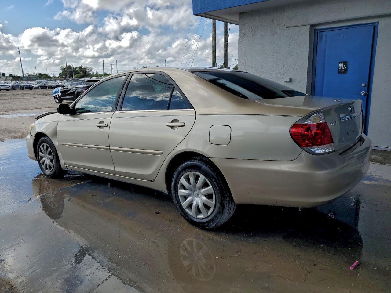 2005 Toyota Camry Le - Image 2