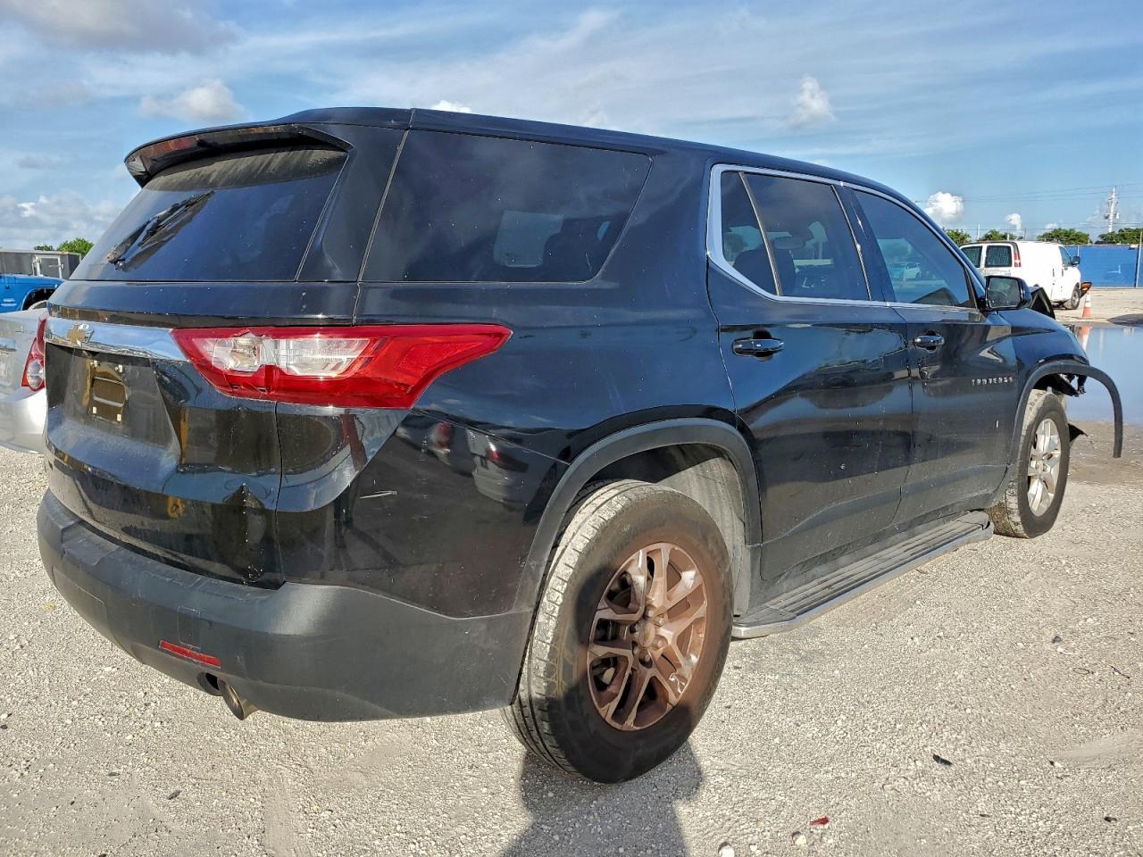 2020 Chevrolet Traverse Ls - Фото 3