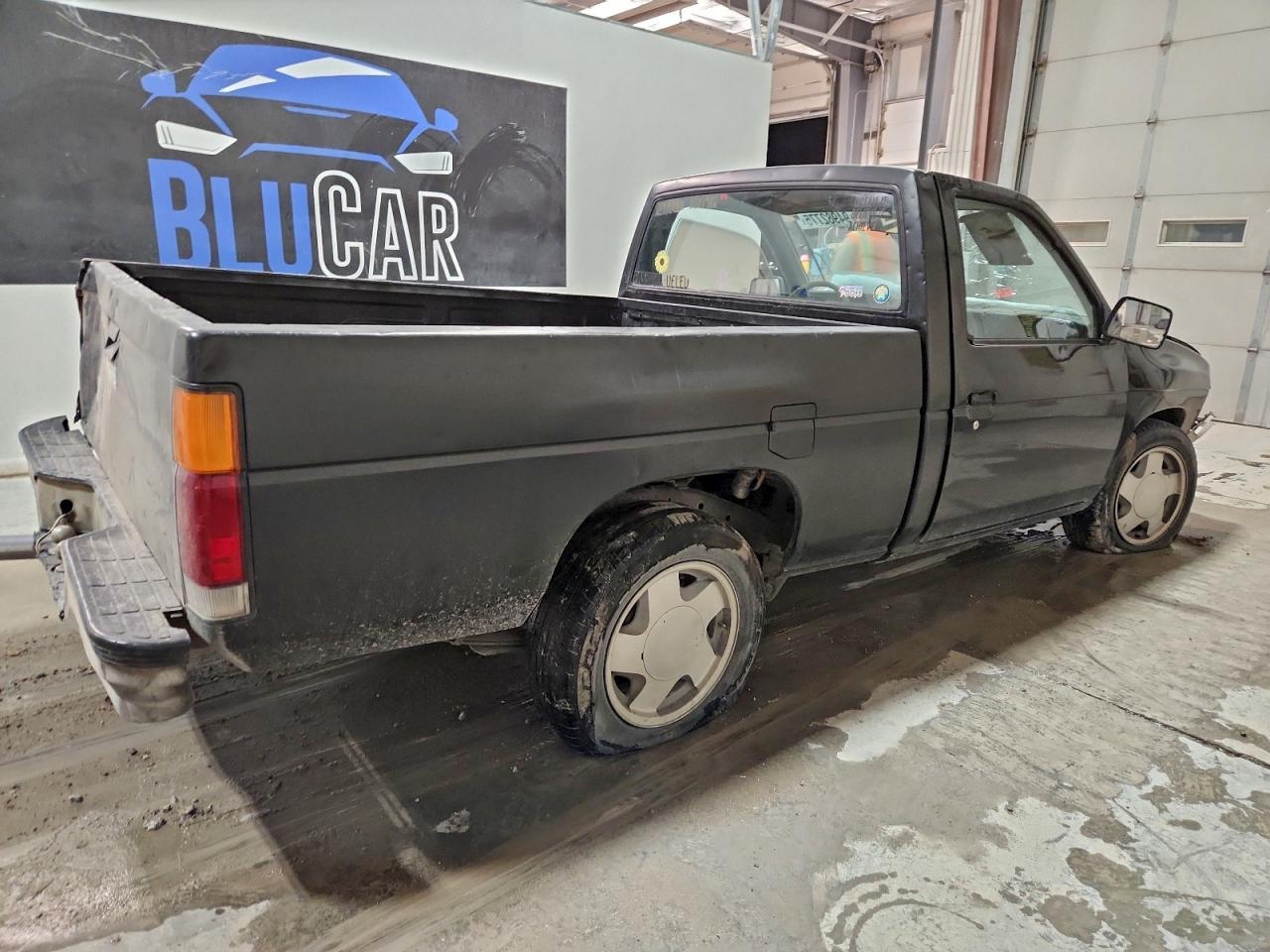 1992 Nissan Truck Short Wheelbase - Фото 3