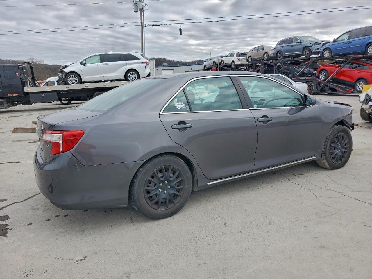 2014 Toyota Camry L - Фото 3