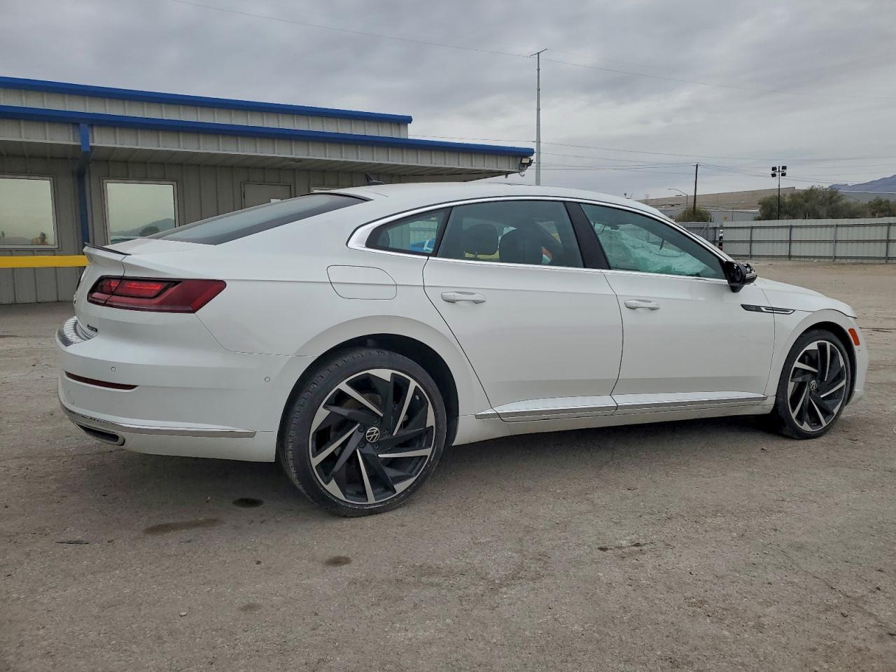 2023 Volkswagen Arteon Sel Premium R-Line - Image 3