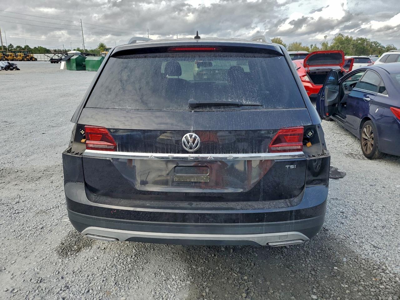2018 Volkswagen Atlas S - Image 6