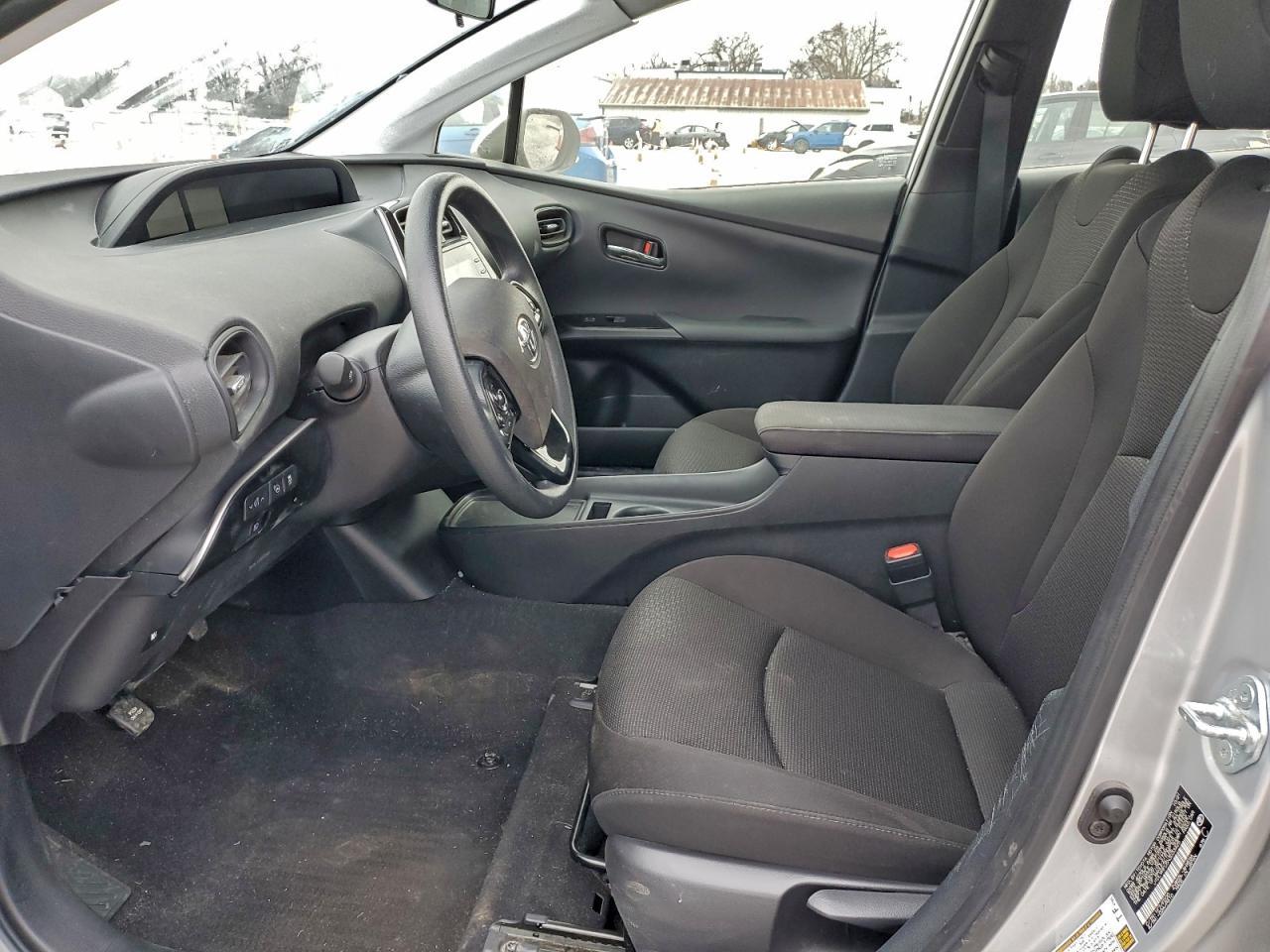 2022 Toyota Prius Le - Image 7