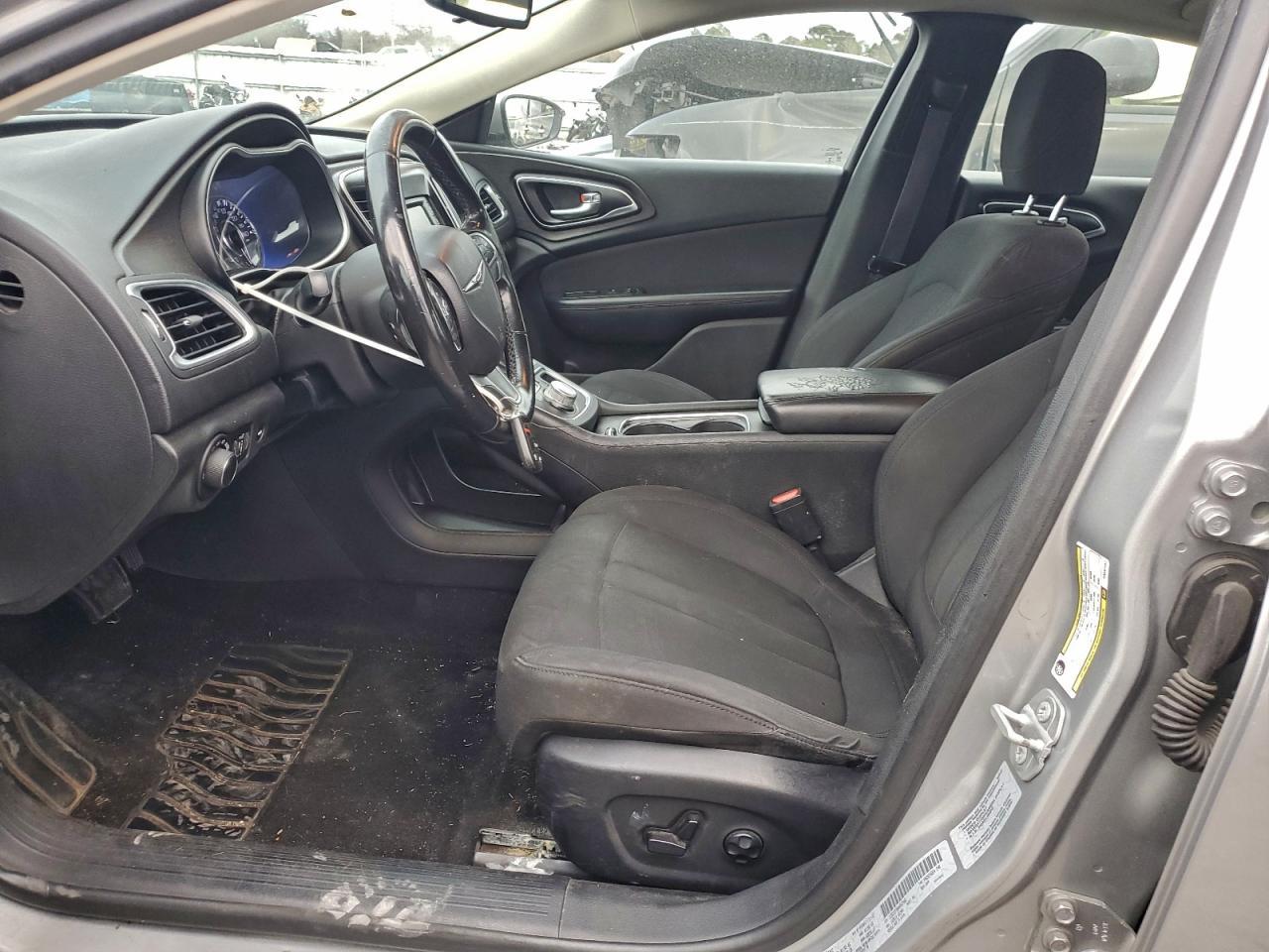2017 Chrysler 200 Lx - Image 7