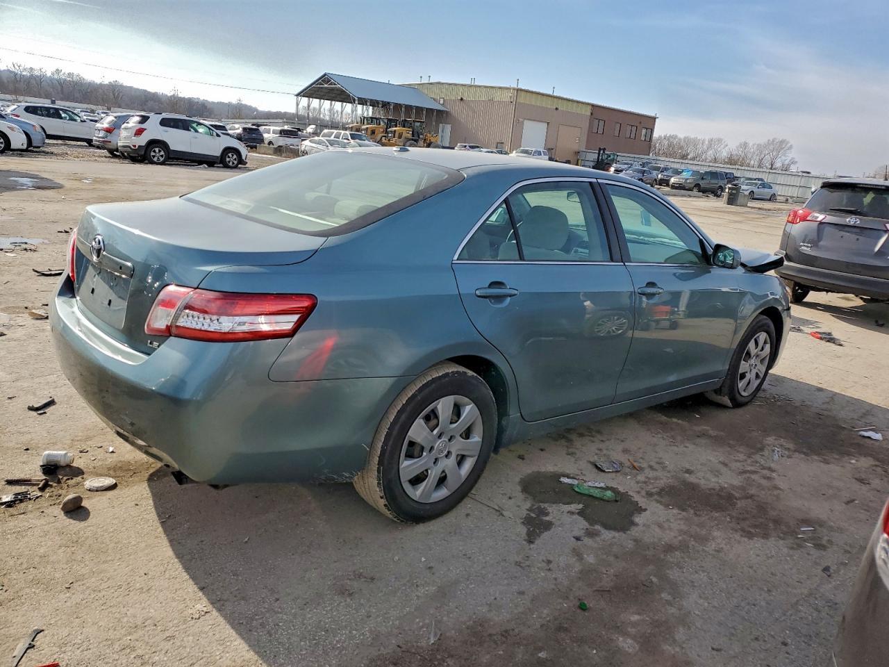 2010 Toyota Camry Le - Image 3