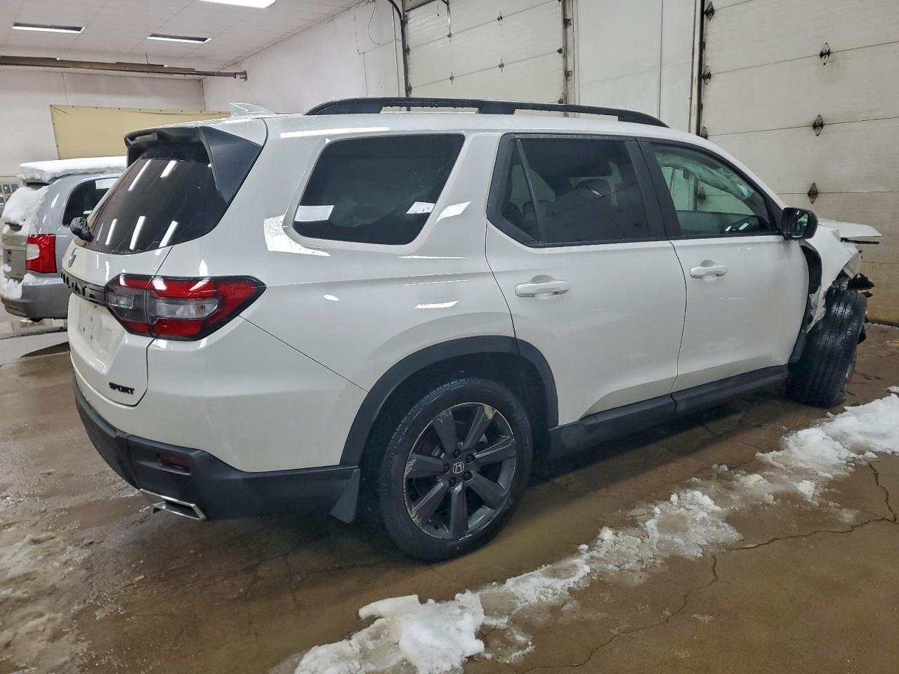 2025 Honda Pilot Sport - Image 3