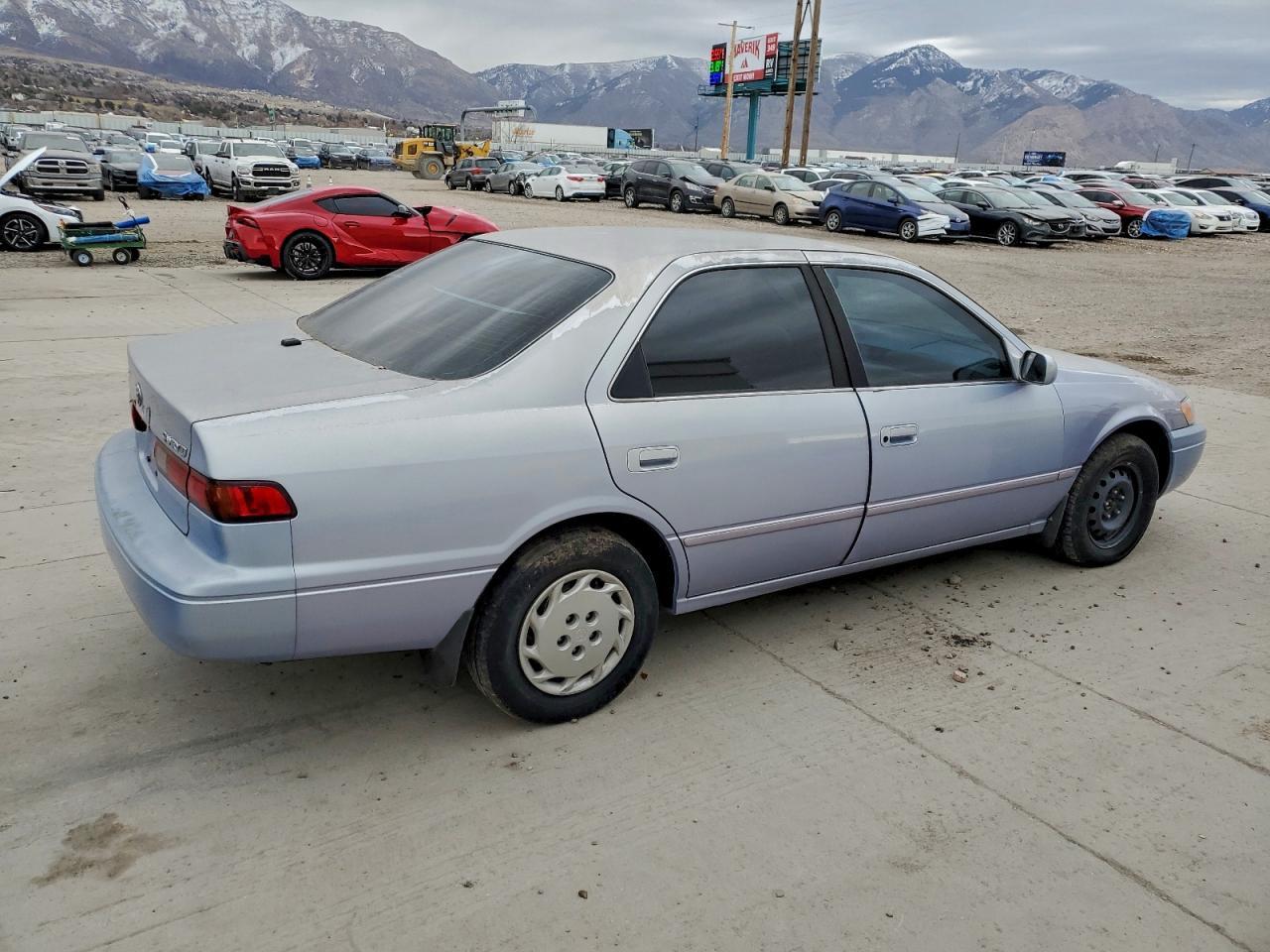 1998 Toyota Camry Ce - Фото 3