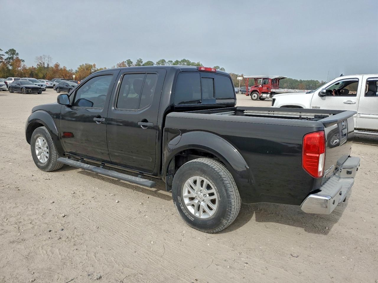 2015 Nissan Frontier S - Фото 2