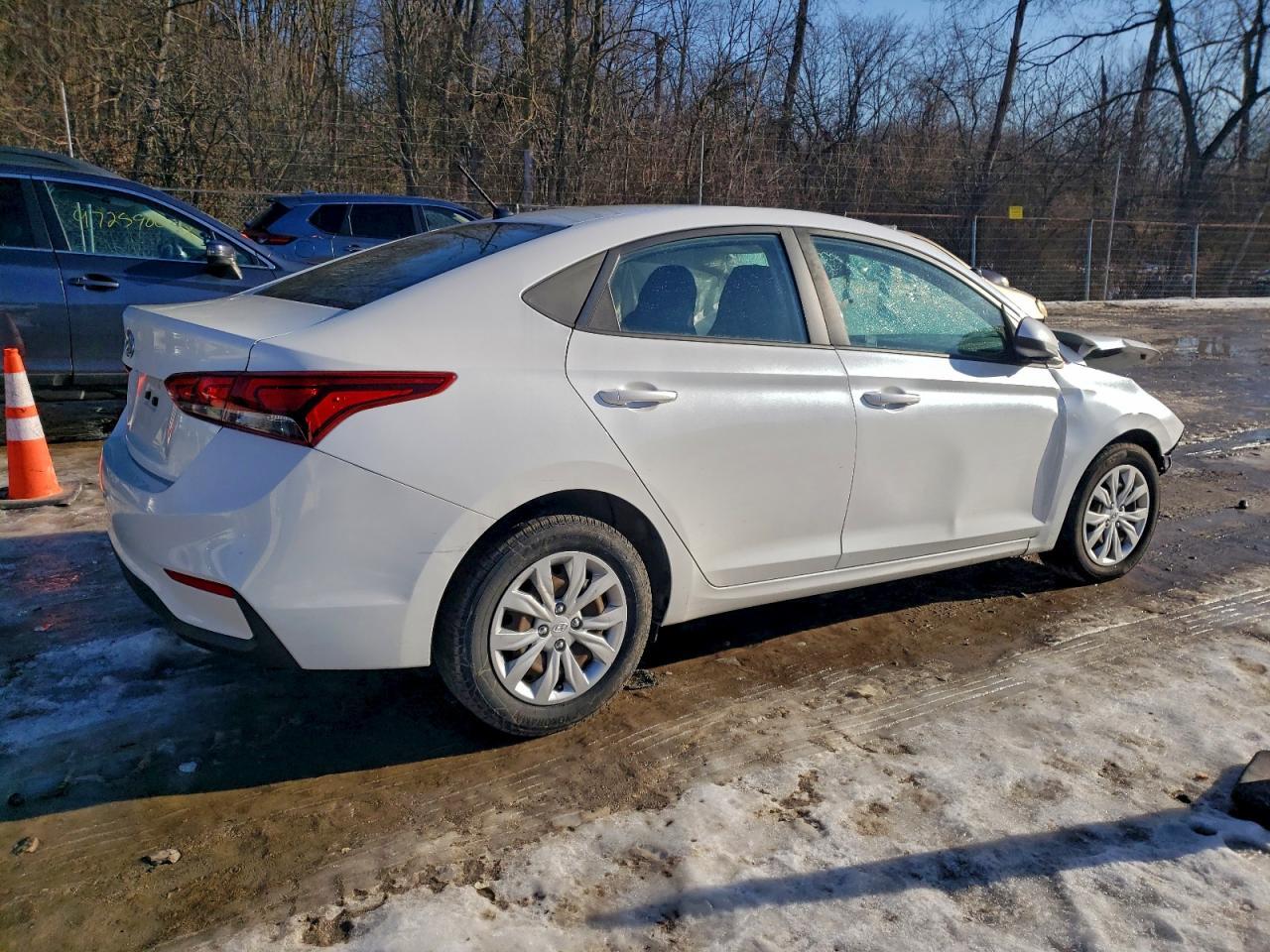 2020 Hyundai Accent Se - Фото 3