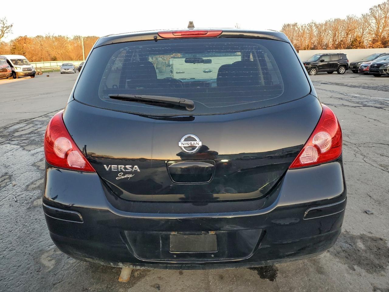 2011 Nissan Versa 1.8 S - Фото 6