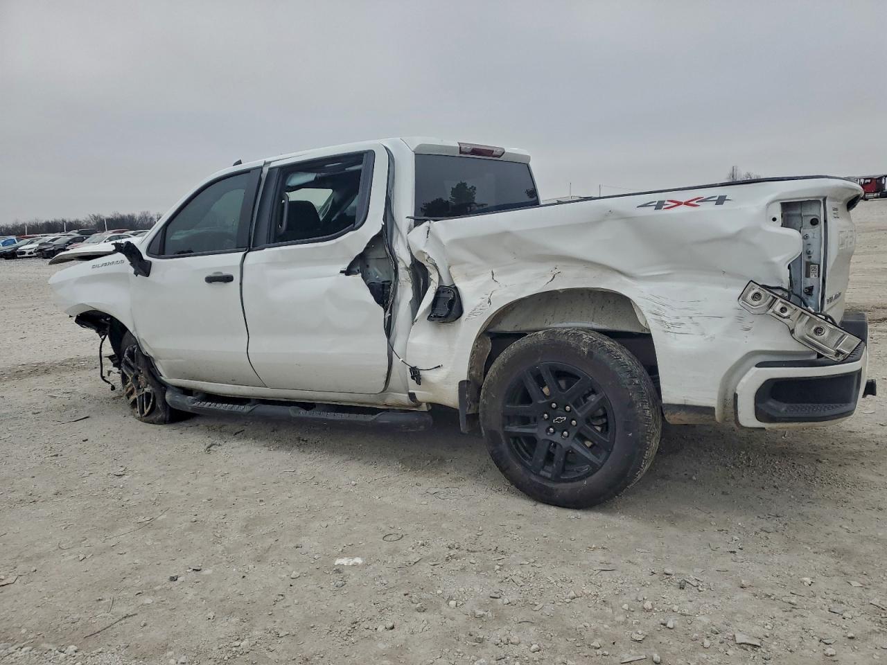2024 Chevrolet Silverado K1500 Custom - Фото 2