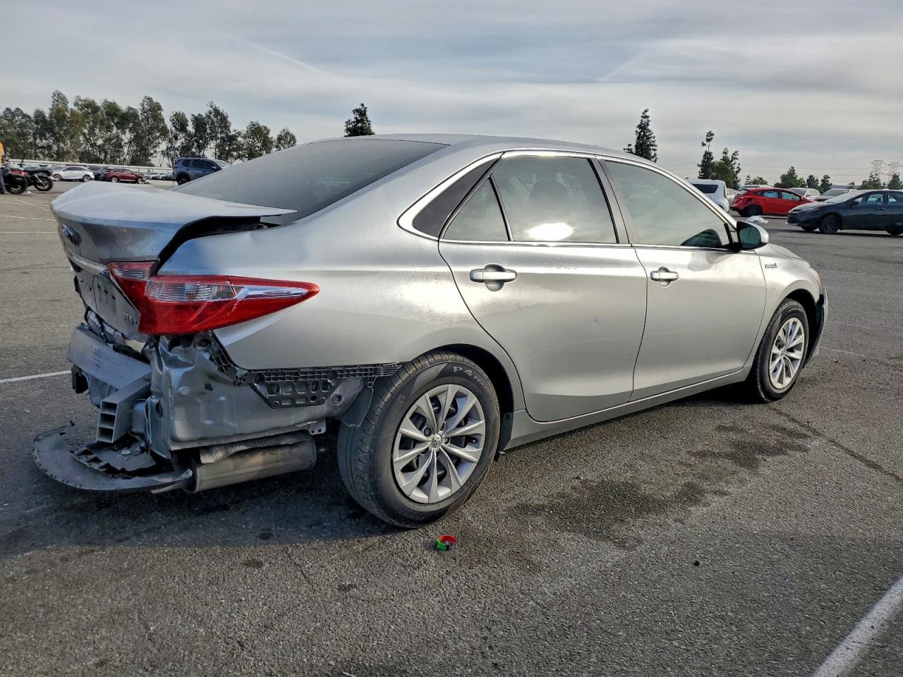 2017 Toyota Camry Hybrid - Image 3