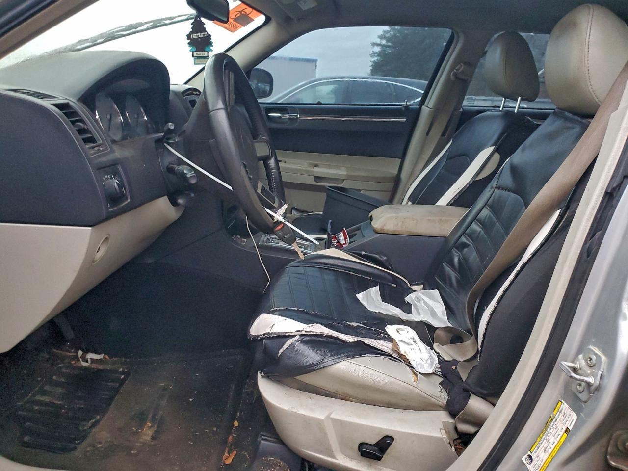 2007 Chrysler 300 Touring - Image 7