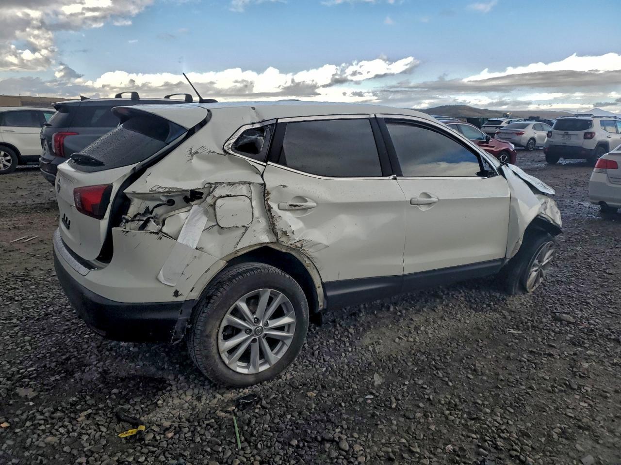 2018 Nissan Rogue Sport S - Image 3