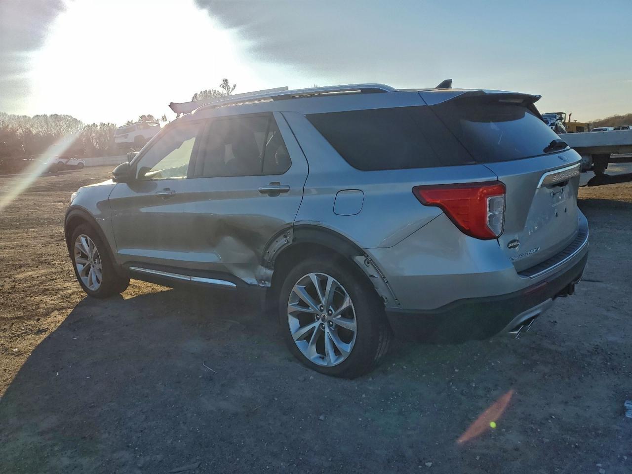 2022 Ford Explorer Platinum - Фото 2