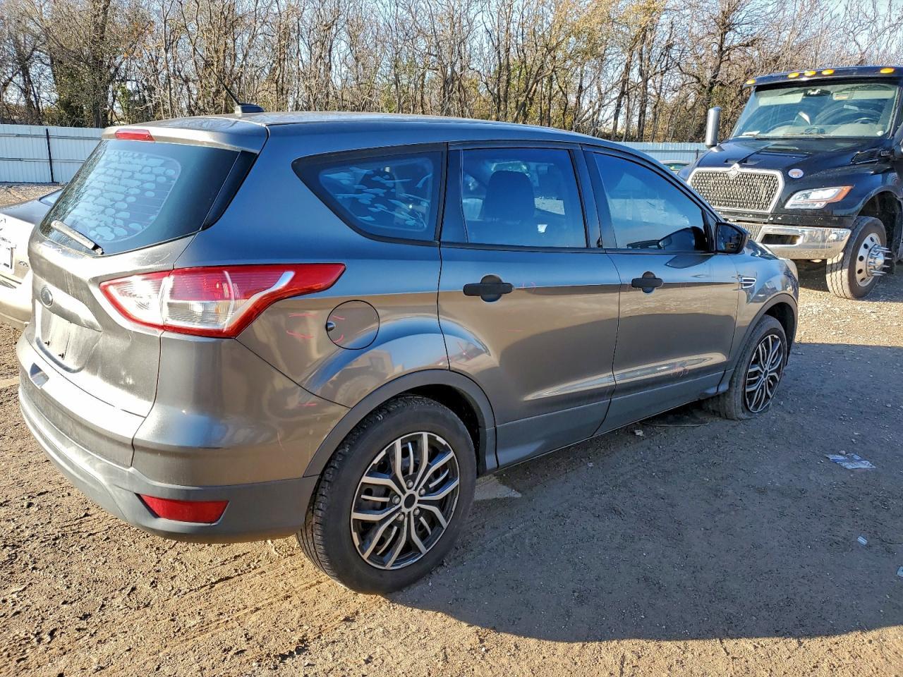 2014 Ford Escape S - Фото 3