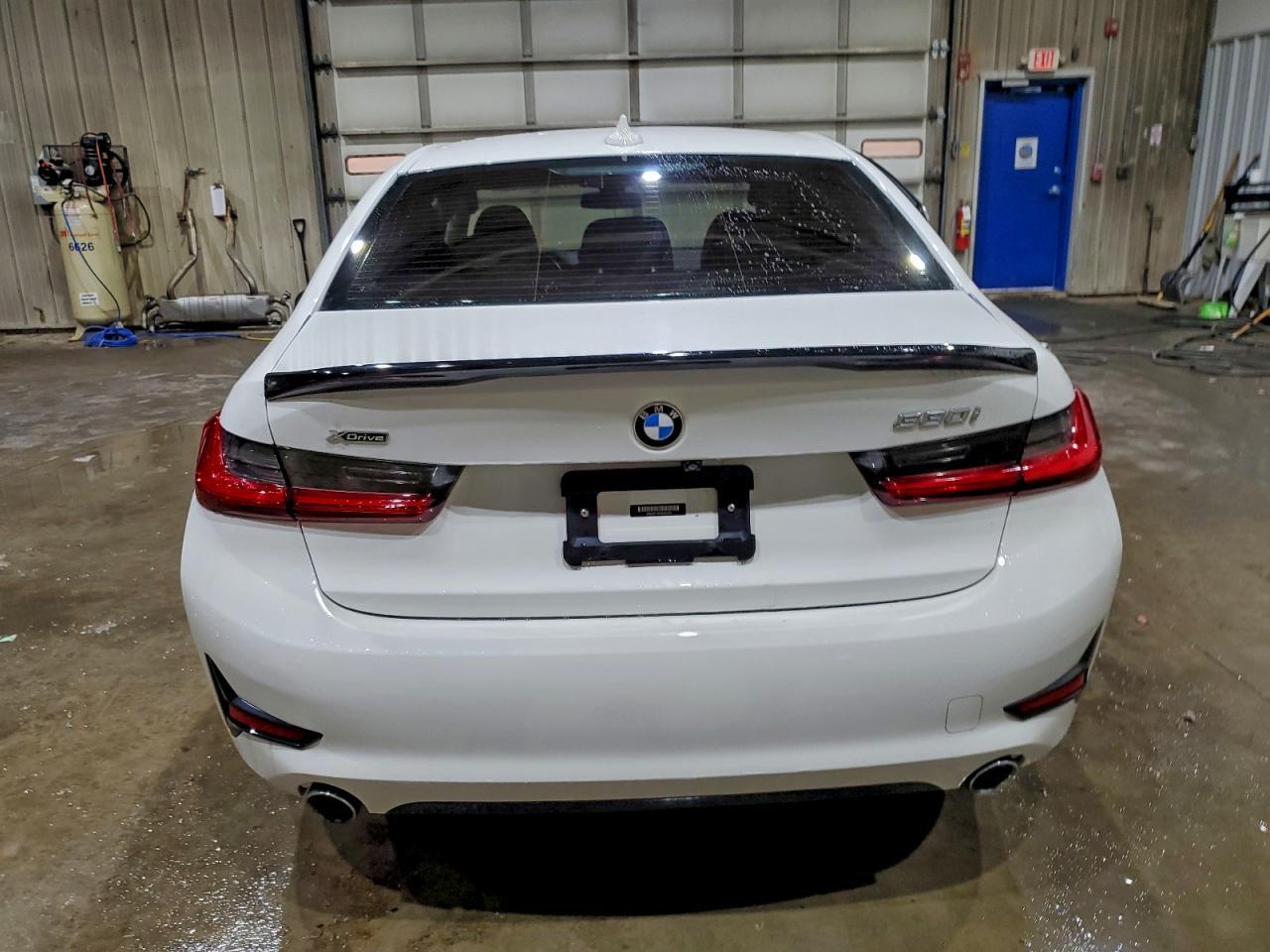 2021 BMW 330Xi - Фото 6