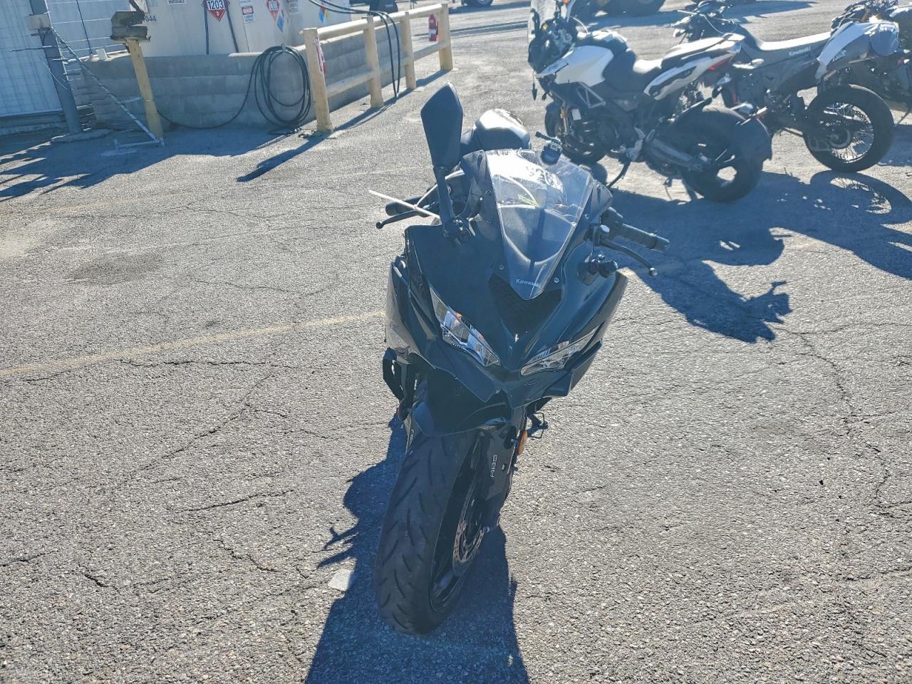 2025 Kawasaki Zx400 P - Фото 2