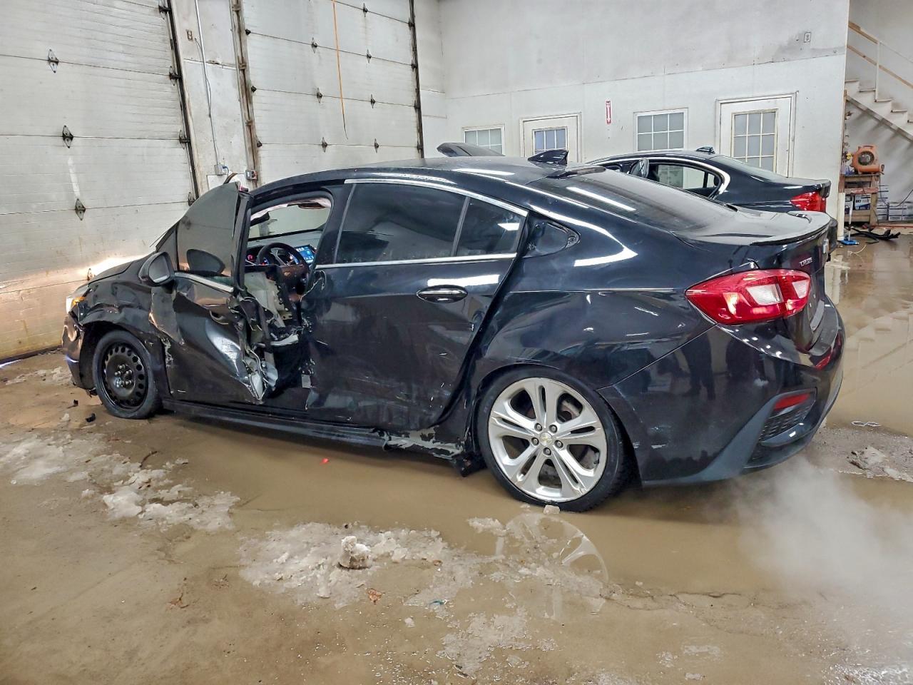 2017 Chevrolet Cruze Premier - Фото 2