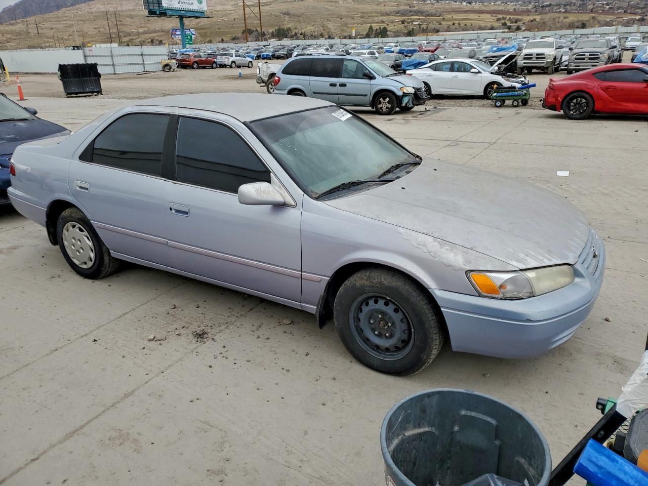 1998 Toyota Camry Ce - Фото 4