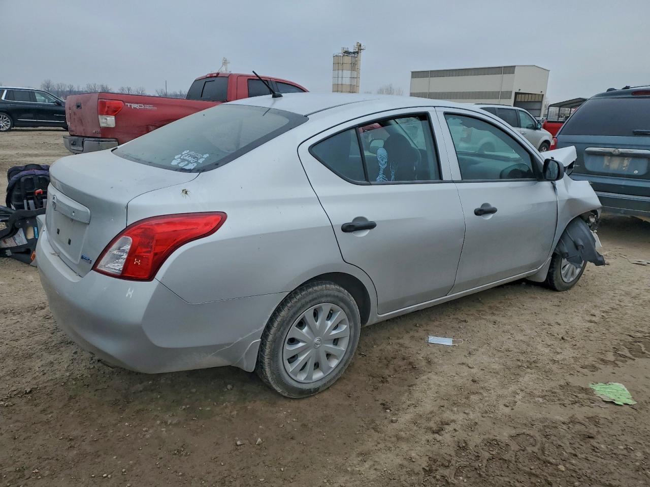 2013 Nissan Versa S - Фото 3