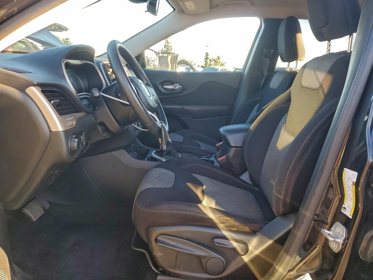2016 Jeep Cherokee Sport - Фото 7