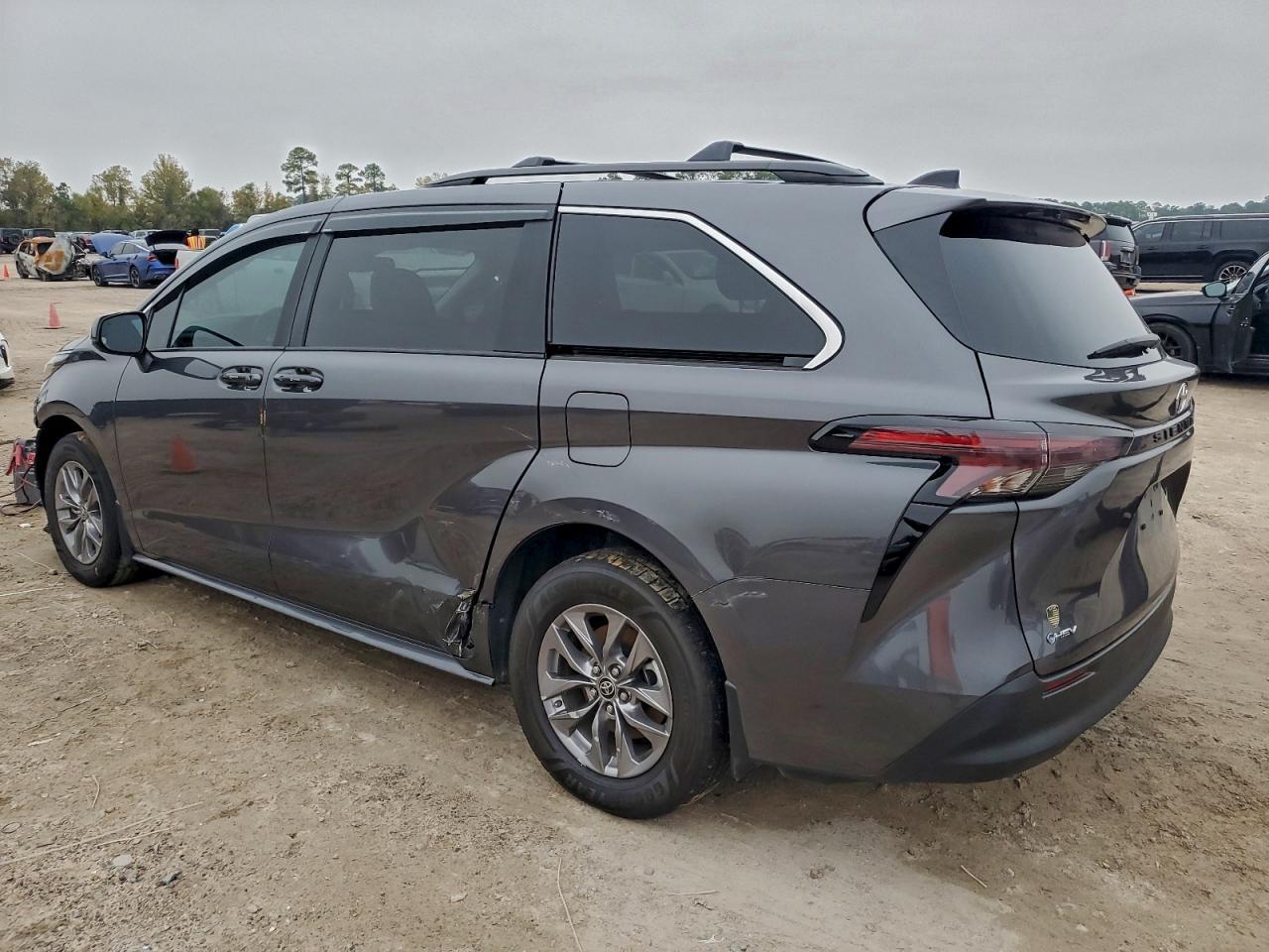 2025 Toyota Sienna Le - Image 2